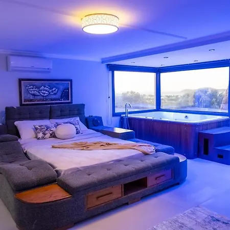 Private In The Forest With Pool And Jacuzzi