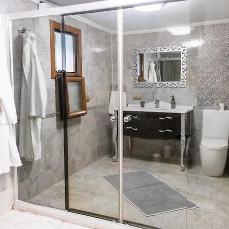 Private In The Forest With Pool And Jacuzzi Urla