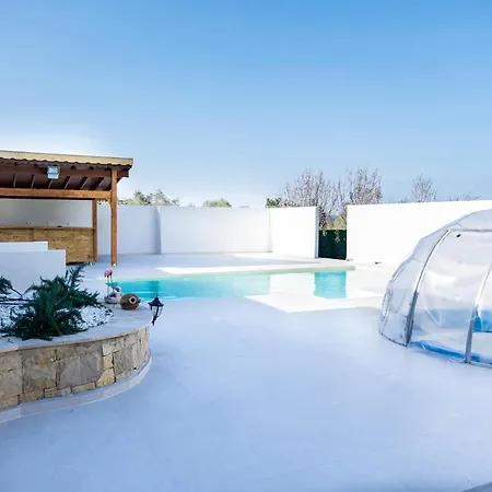 Private In The Forest With Pool And Jacuzzi
